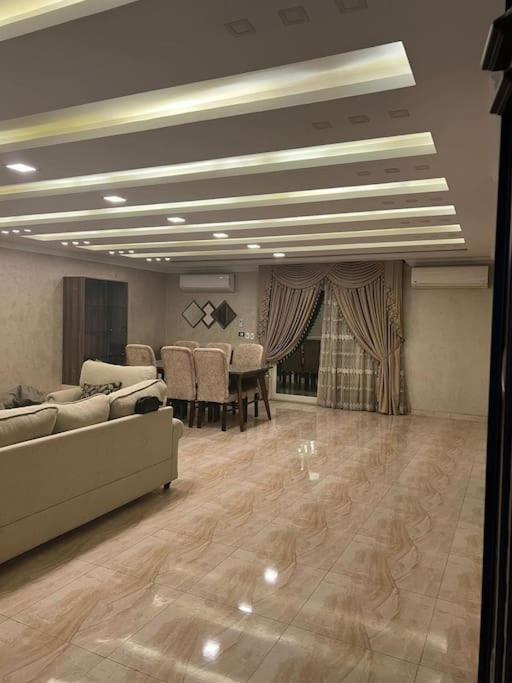 Apartment 3-bedroom Addoqqi *